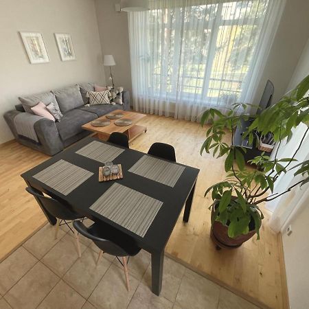 Cozy Home Apartment Kaivas, Free Parking, Self Check-In リガ エクステリア 写真